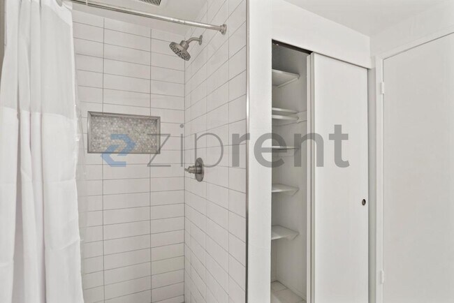 Building Photo - 1030 Gull Ave