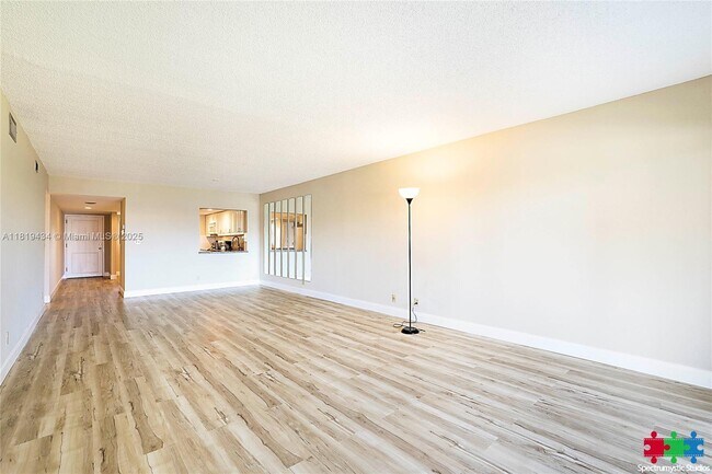 Building Photo - 1036 US-1