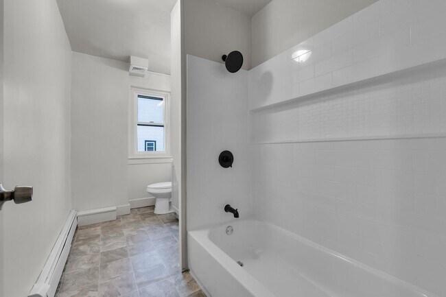 Building Photo - 1466 Main St