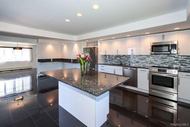 Building Photo - 223 Chestnut Ave