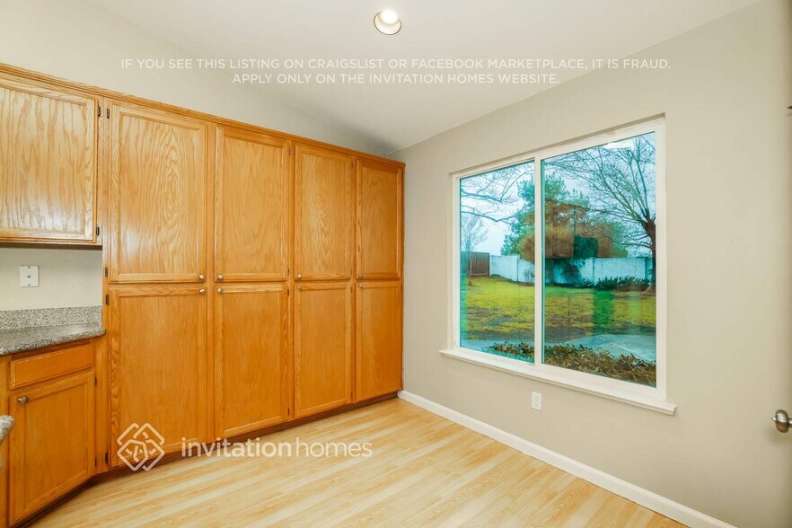 Building Photo - 5000 Mesa Ridge Dr