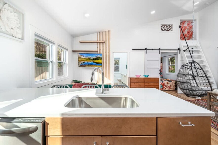 Building Photo - 288 Stone Wall Rd