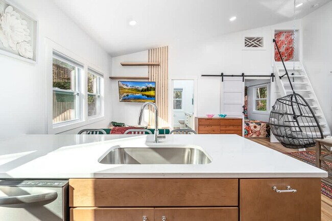 Building Photo - 288 Stone Wall Rd