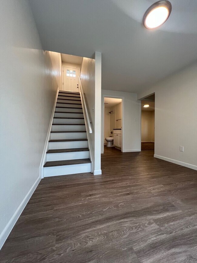 Building Photo - 1421 Spruce Ave