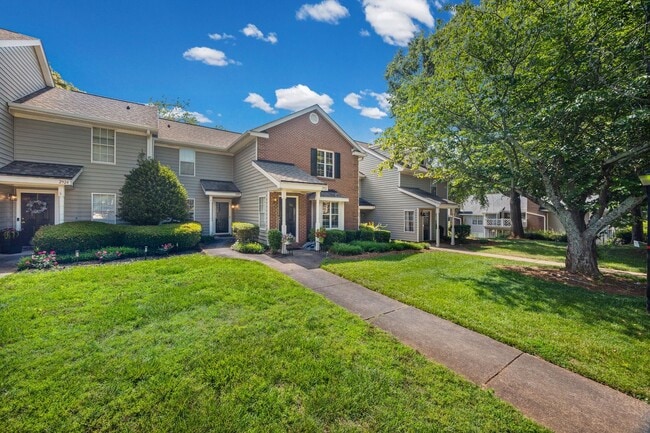 Building Photo - Light and bright 2-primary suite, 2-bath condo in Firethorne of Charlotte.