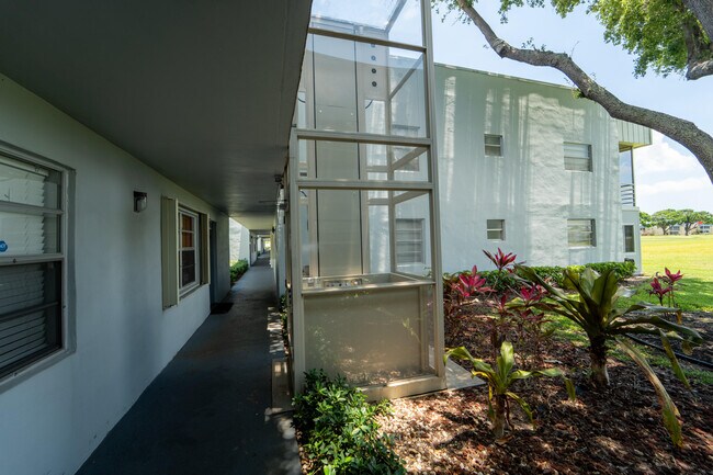 Building Photo - 938 Normandy Trail
