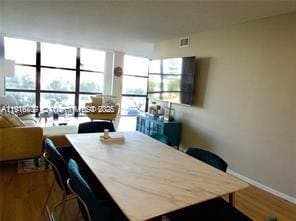 Building Photo - 800 Parkview Dr