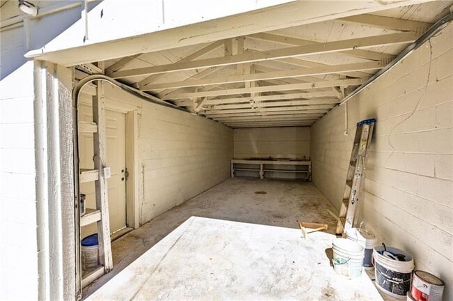 Building Photo - 24 E Iron Belt Rd SE