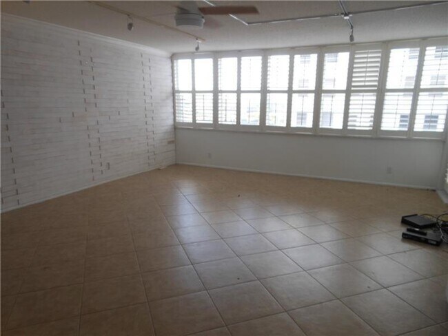 Building Photo - 1160 N Federal Hwy