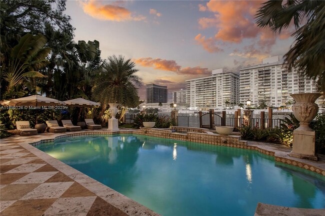 Building Photo - 5801 Pine Tree Dr