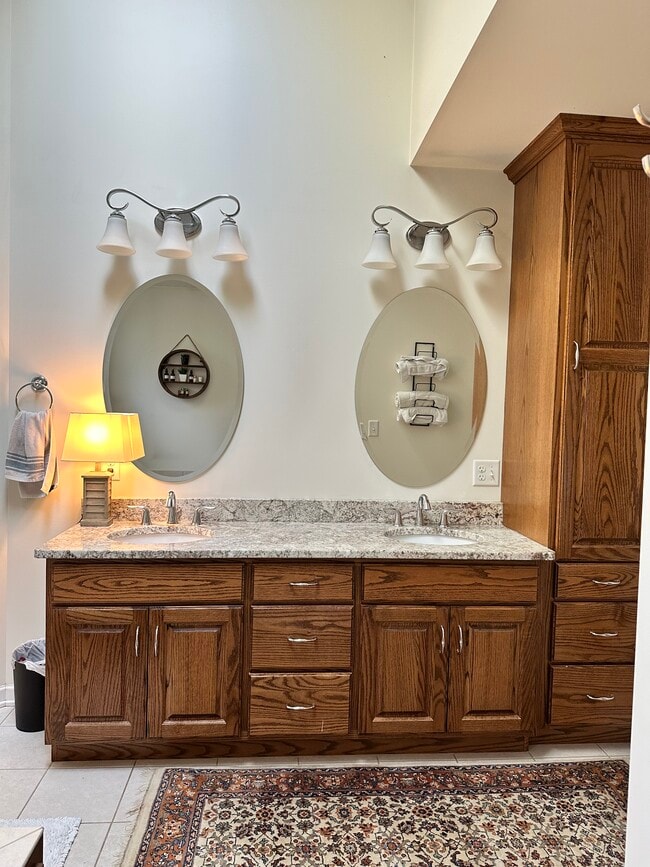 Building Photo - 174 Victoria Ln