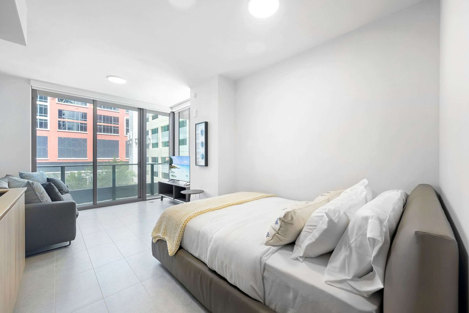 Building Photo - 121 NE 5th St