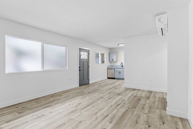 Interior Photo - 15301 Prairie Ave