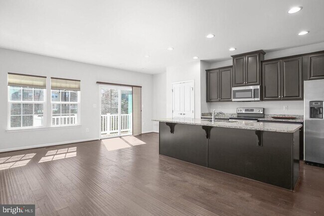 Building Photo - 8643 Rosecrans Ln