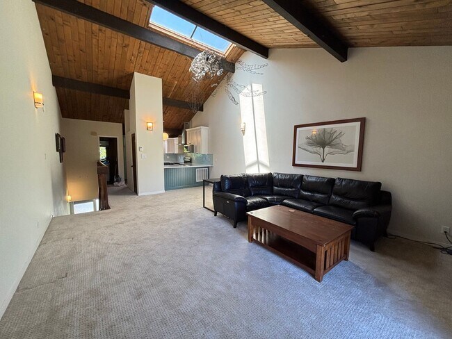 Building Photo - STUNNING NEWLY REMODELED CONDO WITH POOL &...