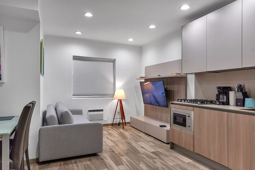 Building Photo - 335 Ocean Dr