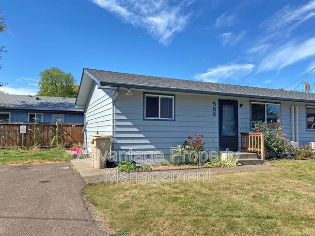 Building Photo - 588 NW Oak Ave