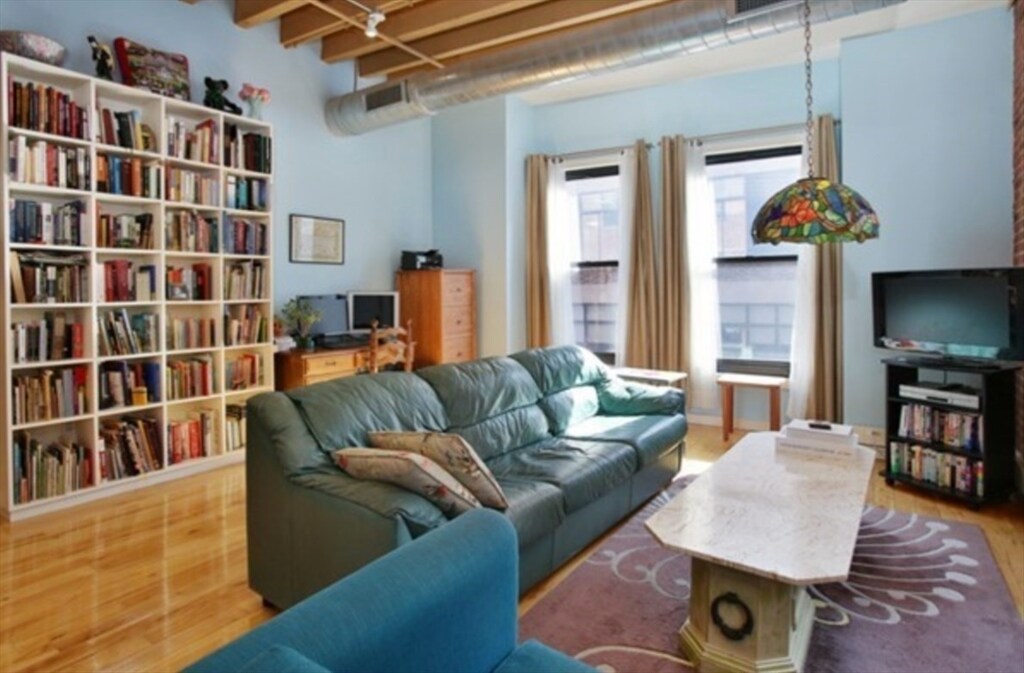 Building Photo - 111 Beach St