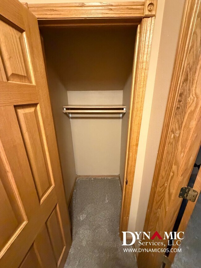 Building Photo - 717 W 16th St