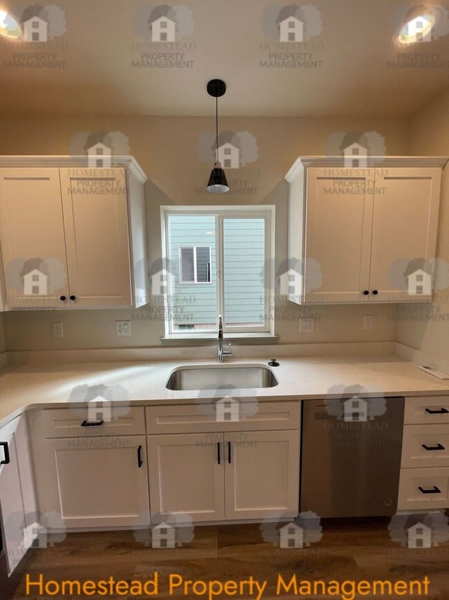 Building Photo - BEAUTIFUL HOME IN DALLAS!