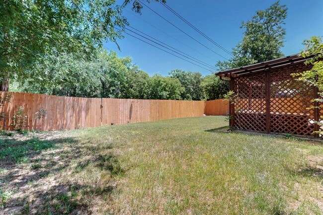 Building Photo - 2508 Willow Way