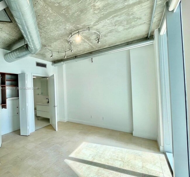 Building Photo - 690 SW 1st Ct