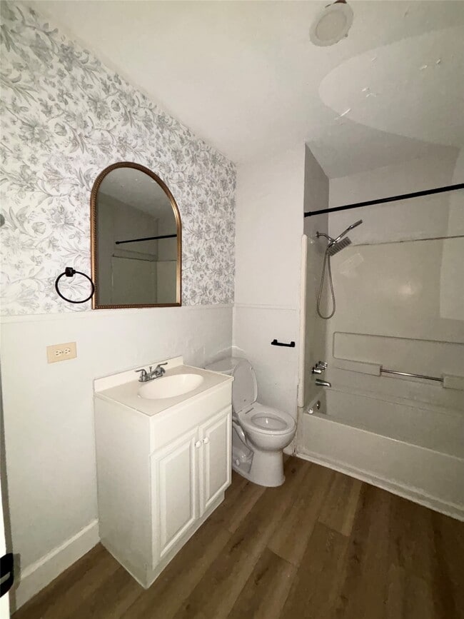 Building Photo - 1519 Leaman Ave