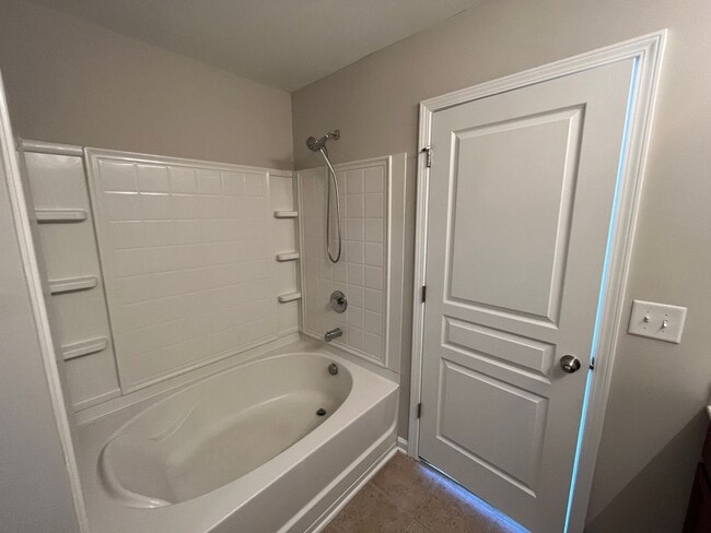 Building Photo - Corner Unit 3BD, 2.5BA Townhouse in North ...