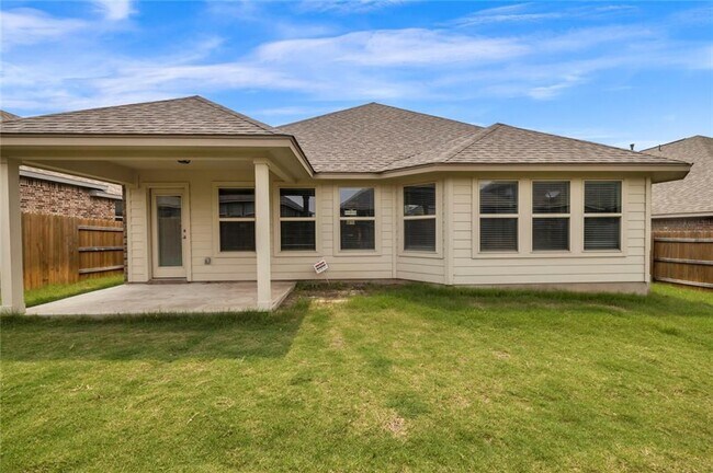 Building Photo - 2926 Diego Dr