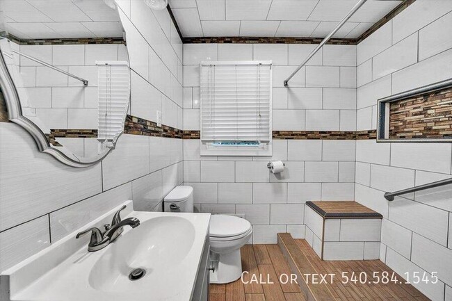 Building Photo - 5001 Hildebrand Rd NW