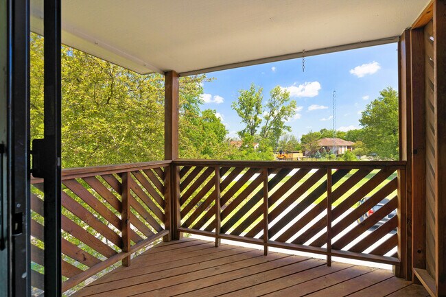 Building Photo - 16446 Clarkson Dr