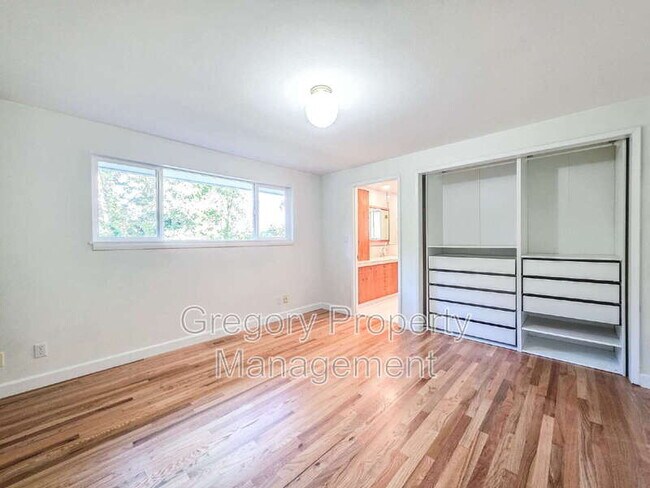 Building Photo - 15506 Juanita Dr NE