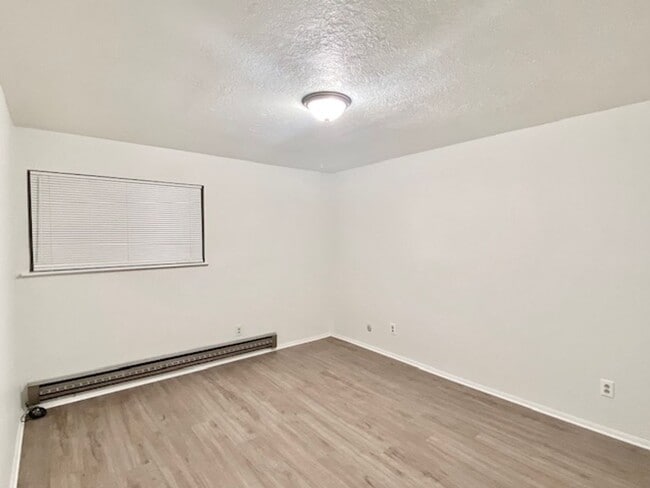 Building Photo - 146-146 Parrish Ln