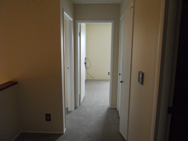 Building Photo - 36 Lakeshore Terrace