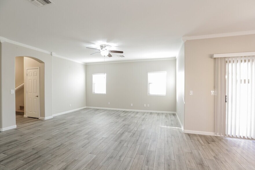 Building Photo - 261 N Valle Verde