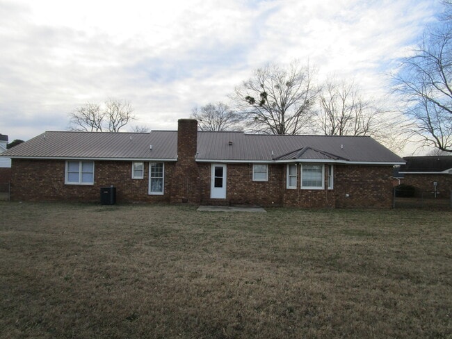 Building Photo - 40 Travis Ct