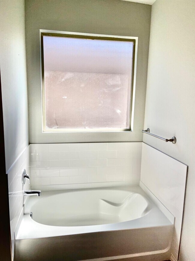 Building Photo - 7729 96th St