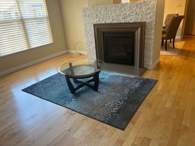 Building Photo - Luxury Condo in Natomas!