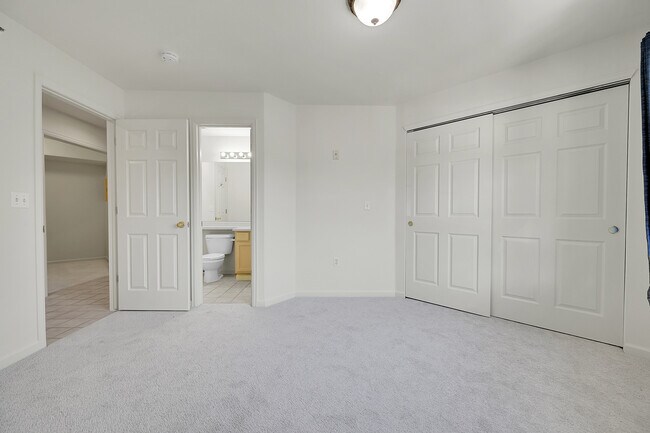 Building Photo - 530 Mohawk Dr