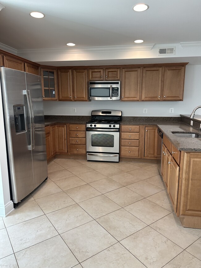 Building Photo - 5628 7th Rd S