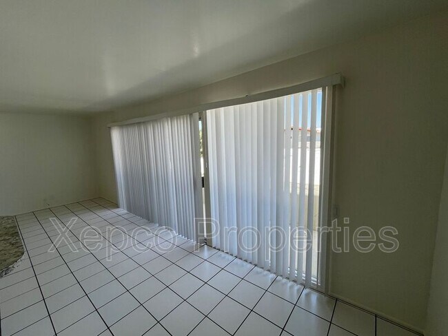 Building Photo - 550 El Cielo Rd
