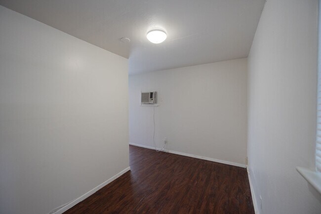 Building Photo - West Campus condos in small complex! W/D i...