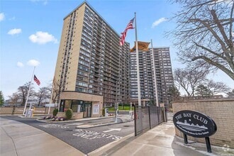 Building Photo - 1 Bay Club Dr