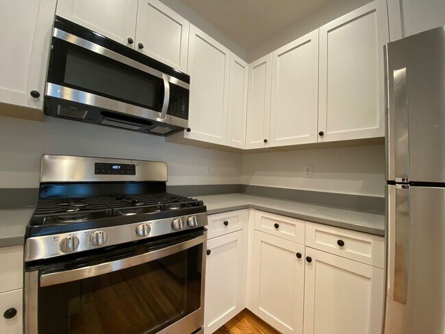 Building Photo - 55 Dubois St