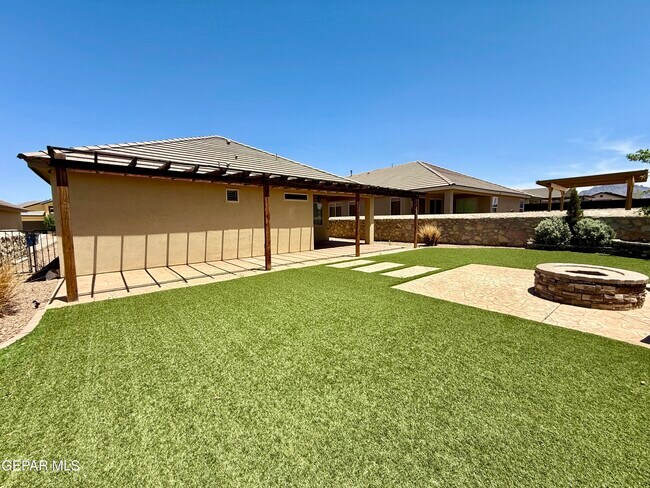 Building Photo - 7790 Enchanted Cir Dr