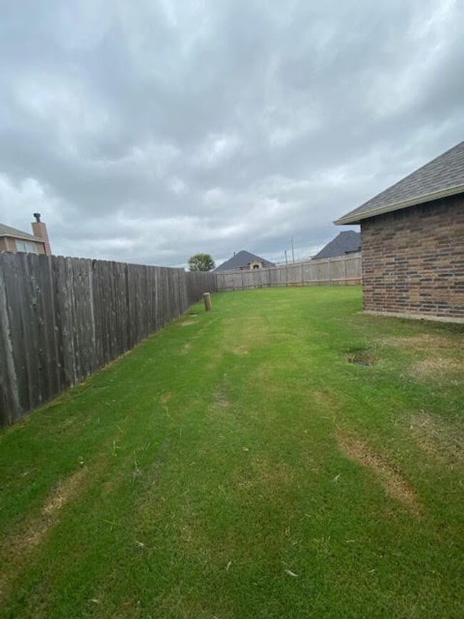 Building Photo - ****LEGACY***