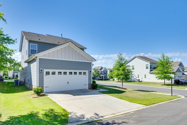 Building Photo - Beautiful 4-bed, 3.5 bath with Primary on the main level in Cameron Creek of Fabulous Fort Mill!