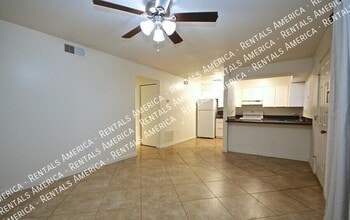 Building Photo - 1014 E Spence Ave