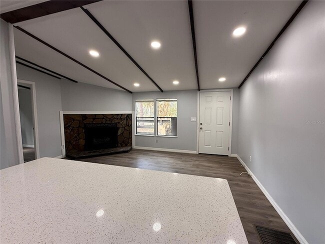 Building Photo - 8824 Overlook Dr