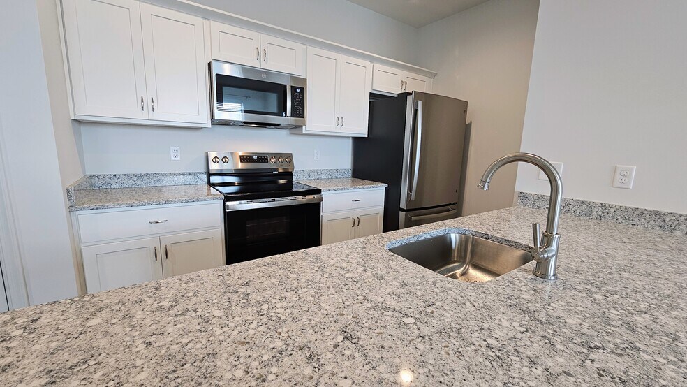 Building Photo - 61 N Conifer Dr